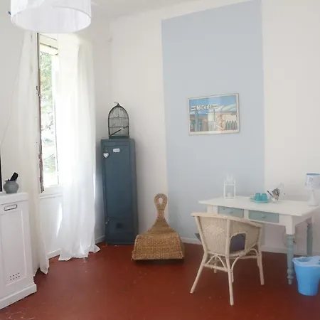 Maison D'Hotes La Bastide Bleue Guest house